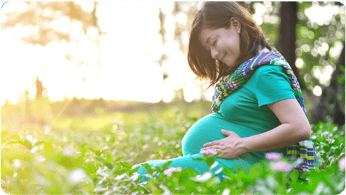 Pregnant woman enjoying her me time outdoor surrounded by greenery