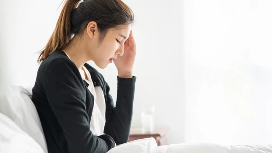 sick-woman-had-headache-hands-touched-her-head-bed